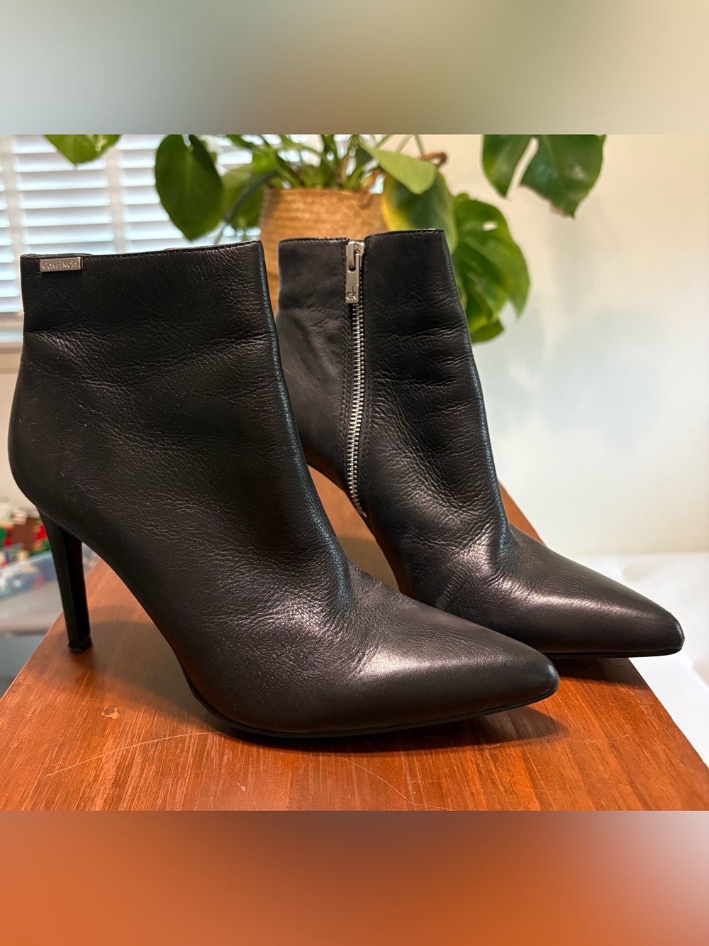Calvin Klein Black Pointed-Toe Leather Ankle Booties with Side Zip, Sz-7.5